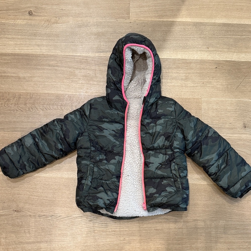 GAP camouflage reversible teddy Hooded puffer Jacket with Pink Trim girls large